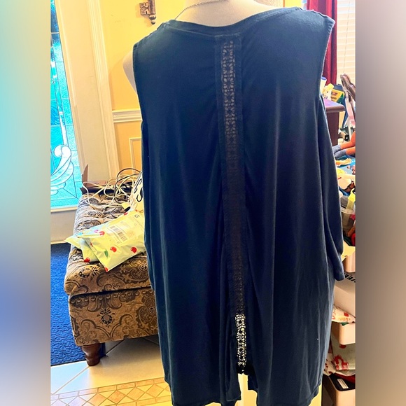 Blue 3x shirt tag removed. Measures - 24 in across bust, 20 in cold shoulder arm - Picture 3 of 6
